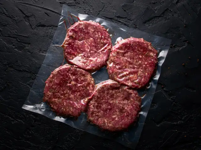 Jak przyprawić mięso na burgery? Sekret soczystości i smaku