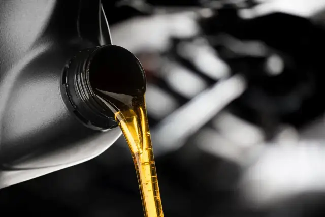 Olej Motul 10W40: Jaki wybrać? Jak rozpoznać oryginał? Poradnik