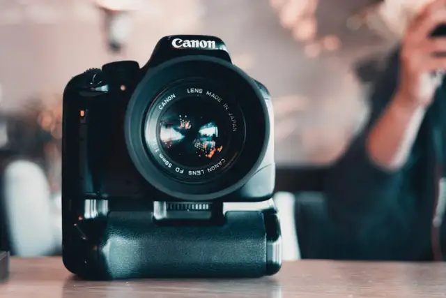 Lustrzanki Canon: Który model wybrać? Przewodnik 2026