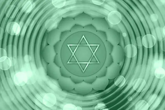 Czakra miłości: Jak zrozumienie jej znaczenia zmienia życie emocjonalne