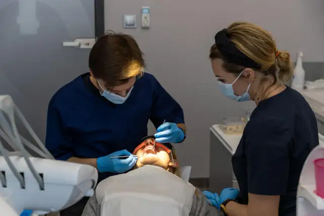Ile trzyma znieczulenie od dentysty? Pełny poradnik Zofii Baranowskiej