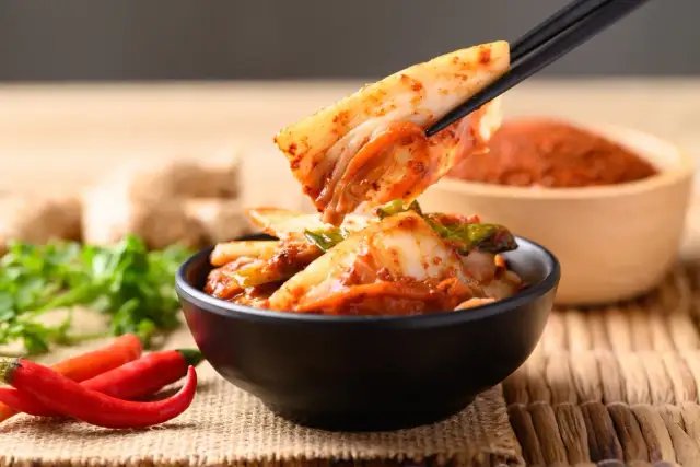Kimchi w diecie: 20+ pomysłów na dania i sekrety smaku!