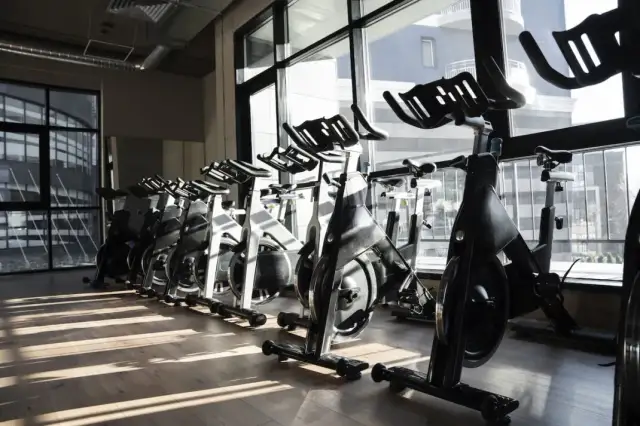 Co daje fitness? Odkryj korzyści, które zmienią Twoje życie