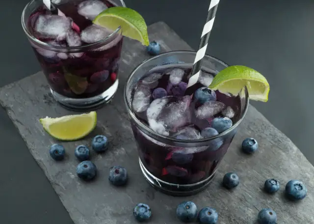 Pyszne drinki z borówkami, które orzeźwią każdy letni dzień