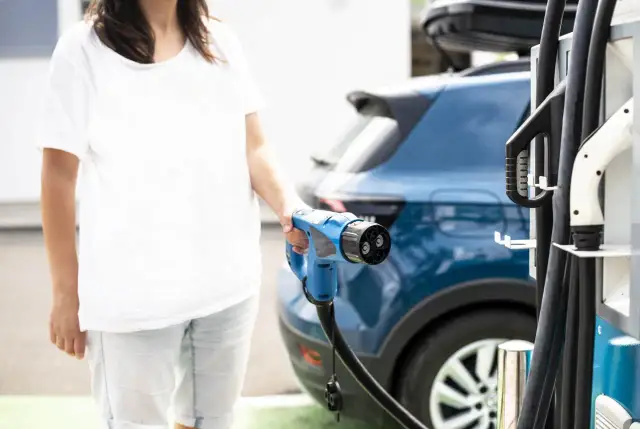 Samochód elektryczny ile przejedzie? Odkryj zasięg najlepszych modeli
