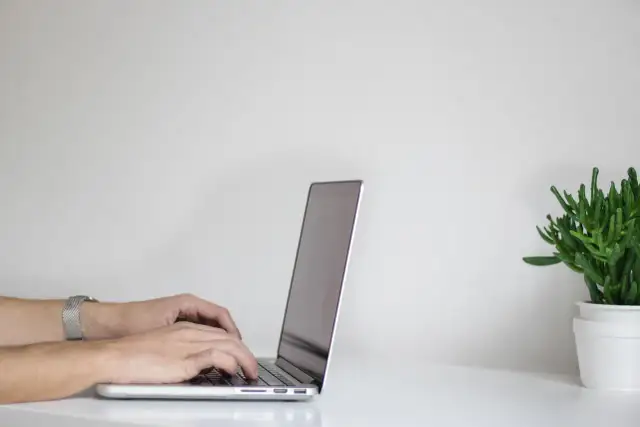 Co kryje się za błyszczącymi liczbami? Porównanie najpopularniejszych ofert promocyjnych online