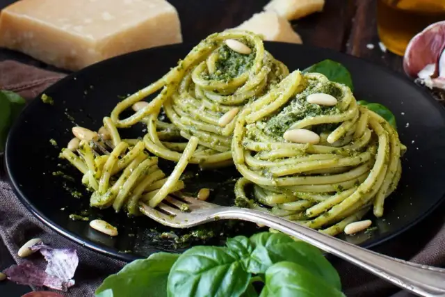 Pesto: Odkryj jego wszechstronność! Pomysły na dania i przekąski