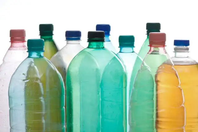 Czy alkohol w plastikowej butelce jest bezpieczny? Poznaj ważne fakty