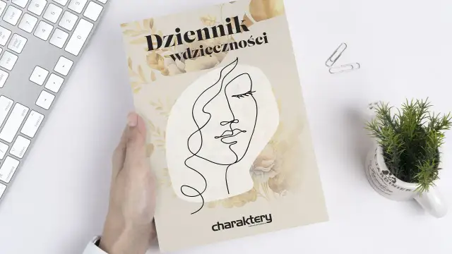 Dziennik wdzięczności z minimalistyczną twarzą i kwiatami. Dowiedz się, jak prowadzić dziennik wdzięczności, by doceniać małe rzeczy.