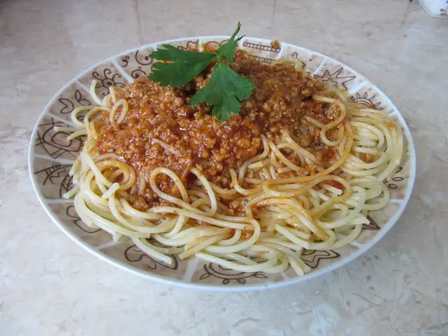 Jak wekować sos do spaghetti z mięsem? Sprawdzony przepis i tyndalizacja
