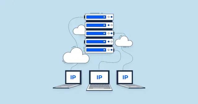 Serwery i chmury łączą się z laptopami z etykietą IP. To ilustracja pokazująca, dhcp co to jest i jak działa w sieci.