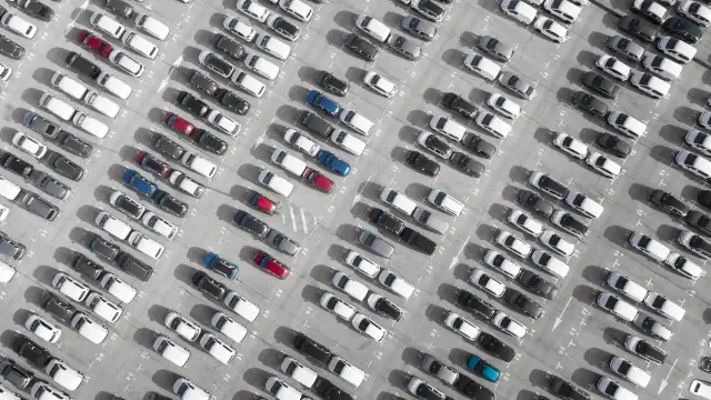 Tani parking przy Okęciu: Jak zacząć podróż bez stresu?
