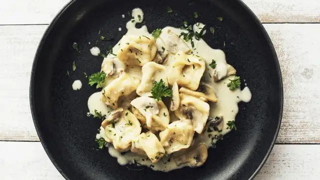 Tortellini z grzybami z czym podawać - najlepsze sosy i dodatki