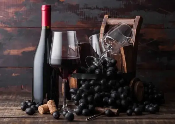 Kiedy zlewać wino, aby uniknąć błędów w fermentacji i smaku