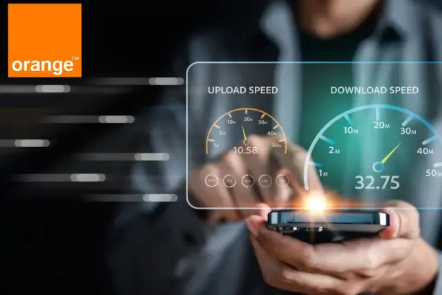Orange teste le débit descendant sur un smartphone, affichant 32.75 Mbps.