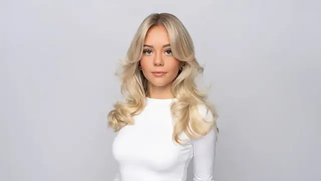 Dunkle Strähnen in Blond: Tiefe, Dimension & Pflege-Tipps