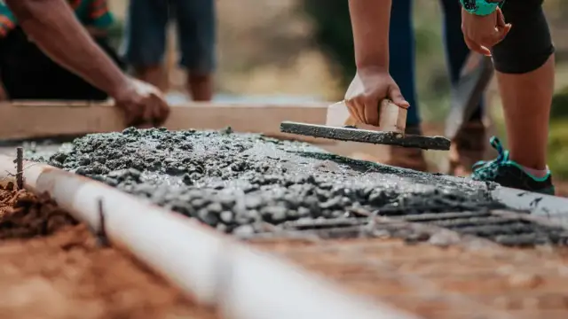 Ile to m3 cementu z tony? Przelicz i uniknij błędów w obliczeniach