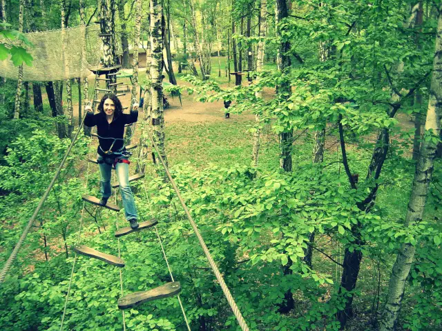 Park Linowy Powsin: Twój przewodnik po trasach, cenach i bezpieczeństwie
