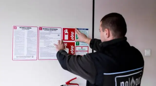 Co powinna zawierać instrukcja bezpieczeństwa pożarowego, aby chronić życie?
