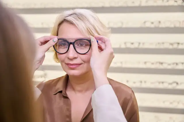Ile zapłacisz za okulary dla dziecka? Pełny koszt i refundacja NFZ