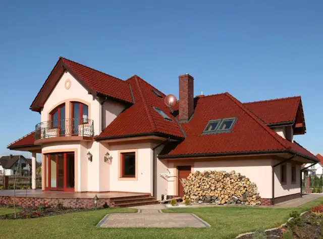 Jaka elewacja do czerwonego dachu? Odkryj idealne kolory!