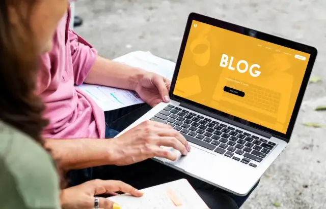 Jak pisać angielski blog? Kluczowe wskazówki i struktura wpisu
