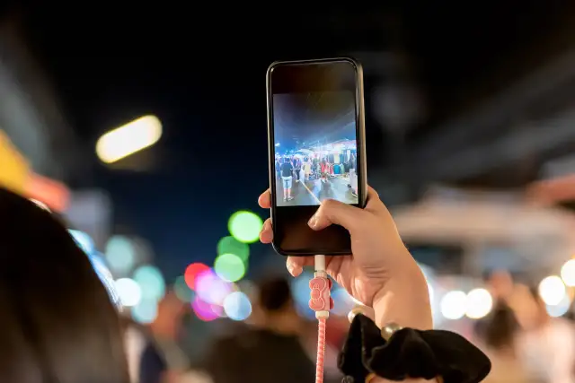 Jak Media Kształtują Opinię Publiczną: Studium przypadku