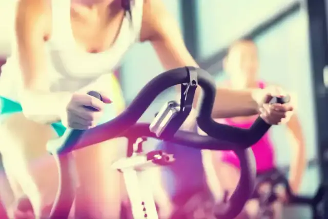 Rower spinningowy czy magnetyczny – który wybór zrujnuje Twoje cele?