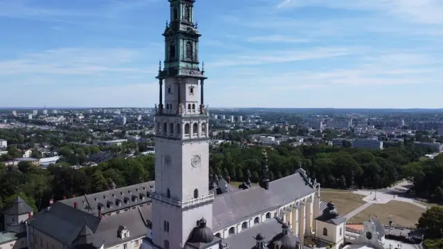 Gdzie jest jasna góra? Odkryj jej lokalizację i znaczenie w Częstochowie