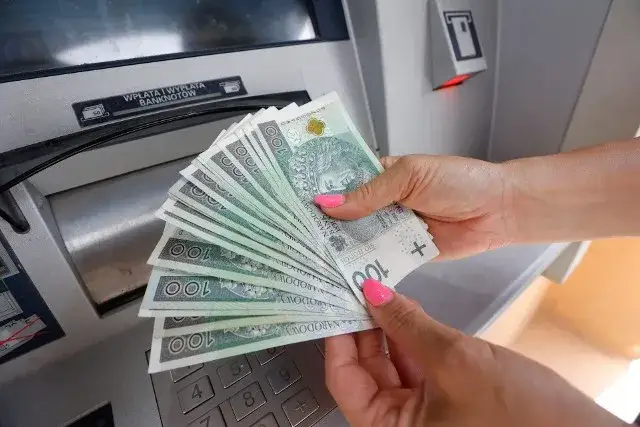 Czy wysokość renty zależy od zarobków? Sprawdź, jak to działa