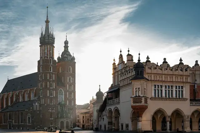 Bazylika Mariacka i Sukiennice na Rynku Głównym w Krakowie.