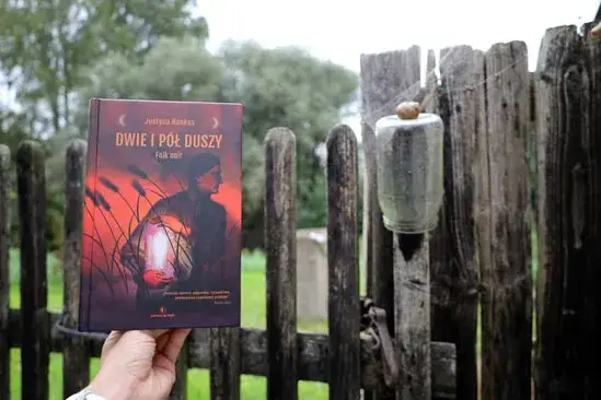 Jaka książka jest czytana w radiu RMF FM? Odkryj tajemnice Dwie i pół duszy
