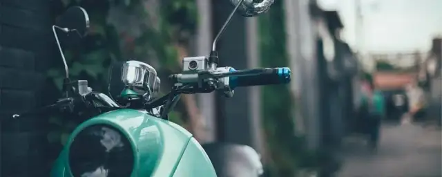 Ile kosztuje ubezpieczenie motoroweru? Sprawdź, co wpływa na ceny