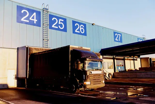 Stawka za kilometr busa 3.5t: Jak wycenić transport i nie stracić?