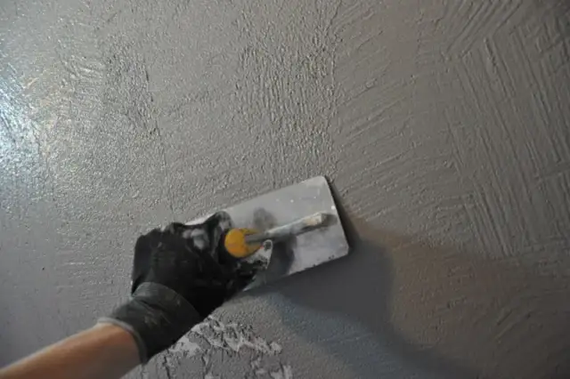 Beton dekoracyjny na ścianie DIY: zrób to sam krok po kroku!