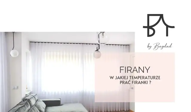 Jasne, białe firanki w salonie. Tekst informuje: "FIRANY W JAKIEJ TEMPERATURZE PRAĆ FIRANKI?".