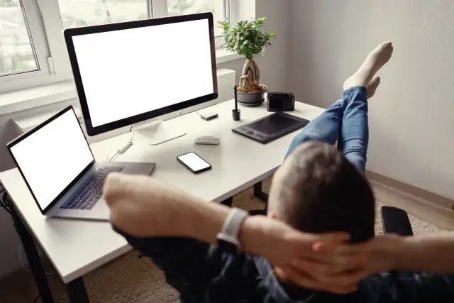 Jak podłączyć monitor do laptopa przez USB i uniknąć problemów z połączeniem