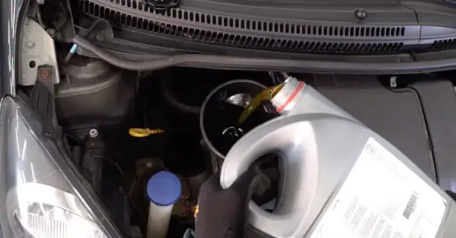 Wymiana oleju w Toyocie Corolla: co ile kilometrów, aby uniknąć problemów