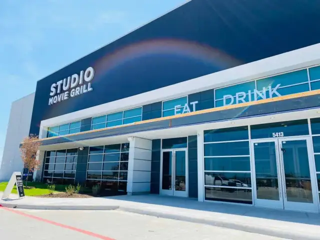 Studio Movie Grill w Polsce? Odkryj luksusowe kina z jedzeniem!