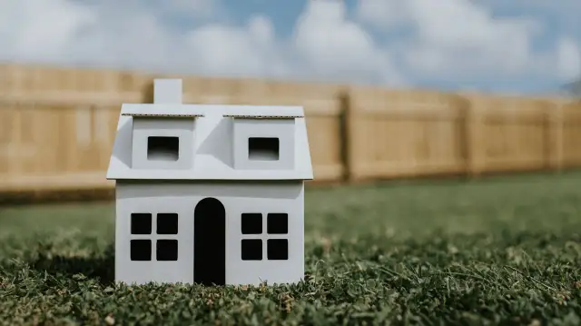 Minimalna działka na wsi: Jak duża musi być? Sprawdź!