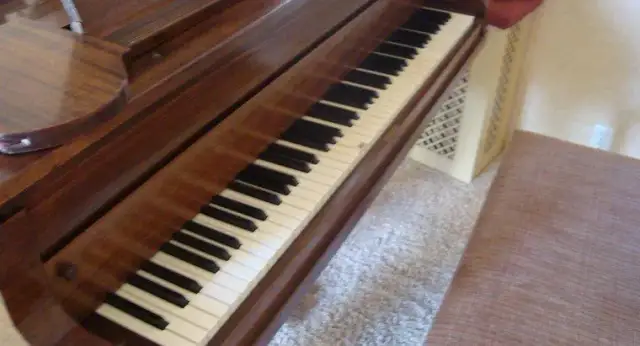 Ile klawiszy ma pianino a ile fortepian? Poznaj kluczowe różnice!