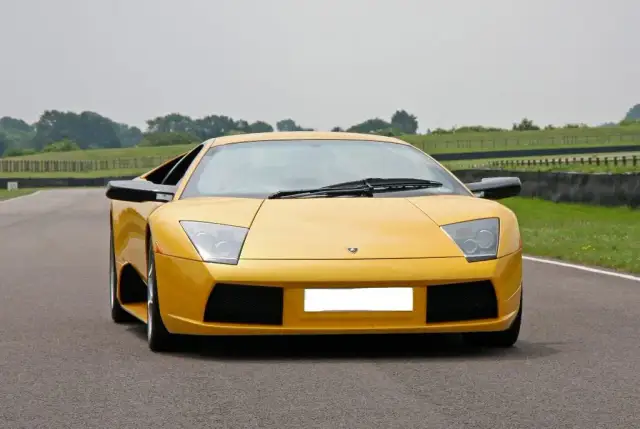 Ile kosztuje złote lamborghini? Zaskakujące ceny i czynniki wpływające na wartość