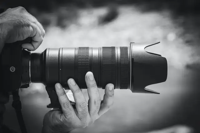 Jak długo fotograf przechowuje zdjęcia? Kluczowa jest umowa