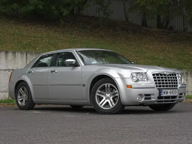 Opinie Chrysler 300C: jaki silnik wybrać, by uniknąć problemów?