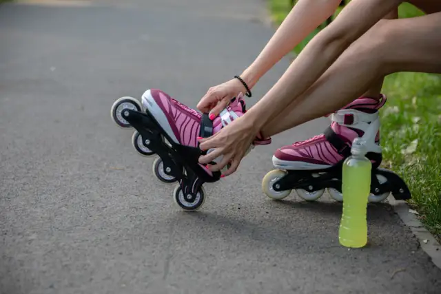 Rolki – aktywność, która łączy sport, zabawę i zdrowy styl życia