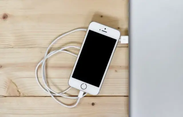 Jak postępować z baterią nowego telefonu, aby uniknąć problemów?