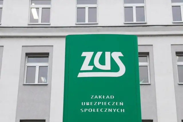 Emerytura brutto czy netto z ZUS? Rozszyfruj decyzję i oblicz!