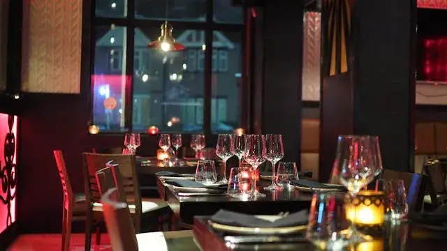 Gdzie zjeść w Rucianych Nidzie? Najlepsze restauracje na każdą kieszeń
