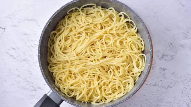 Wege spaghetti bolognese: Sekrety smaku umami i przepis krok po kroku