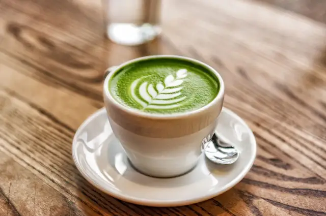 Matcha Latte: Prosty Przepis na Idealny Napój w Domu